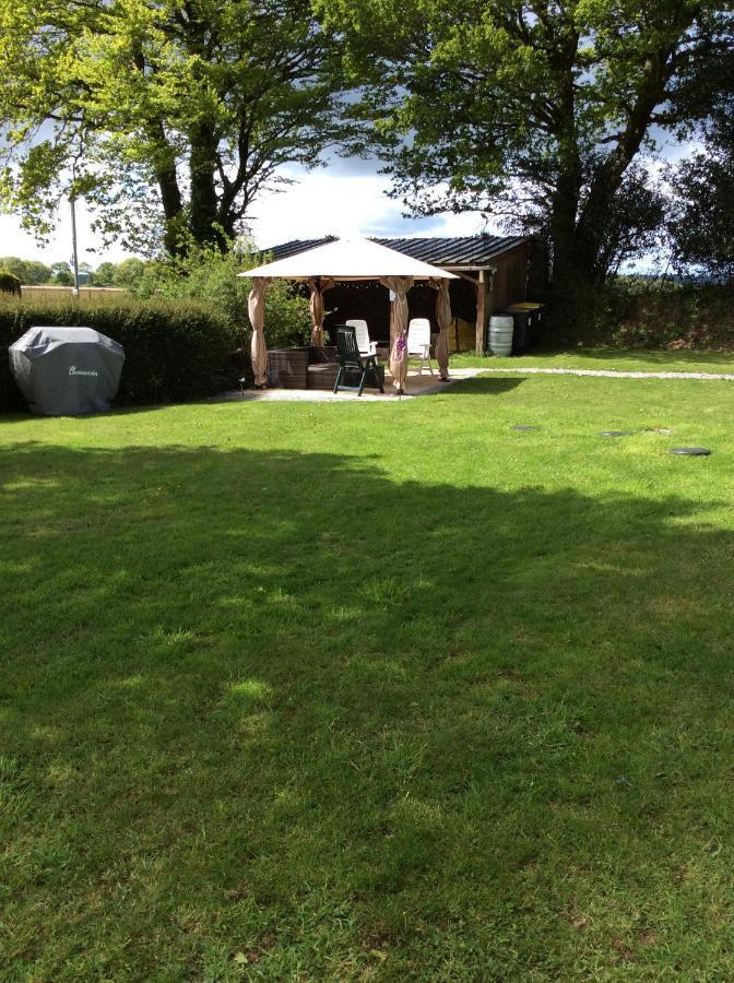 Le Boterff Gites Et Camping Saint-Mayeux Εξωτερικό φωτογραφία